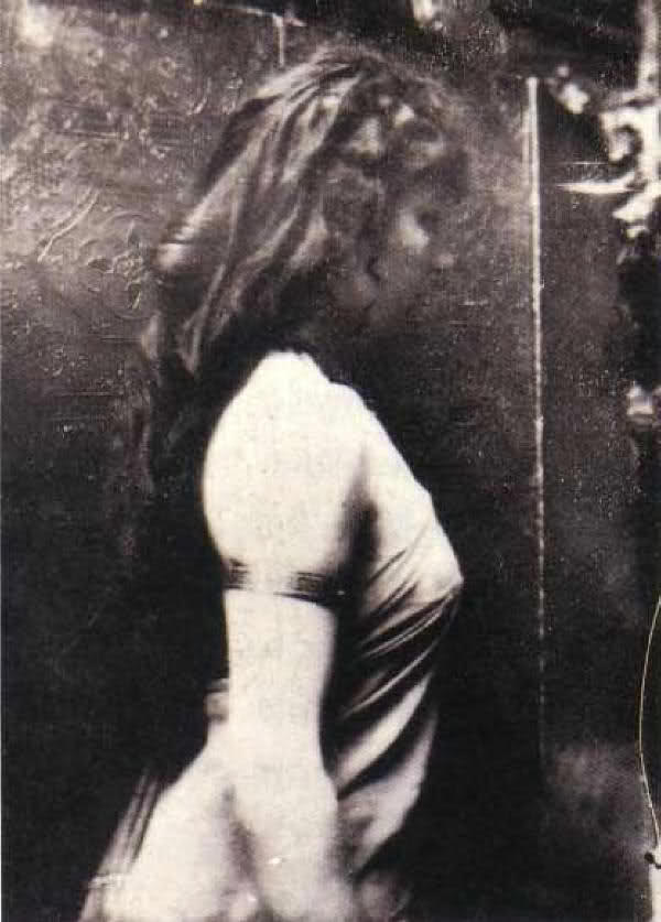 Camille Claudel posing for Rodin.jpg