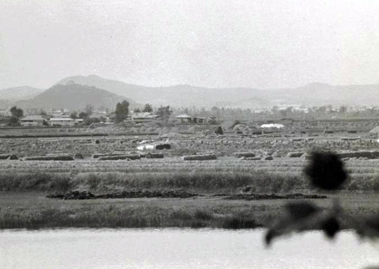 Korea countryside near Camp Humphreys 1978-79.JPG