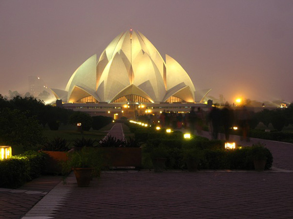 10-most-amazing-buildings-in-the-world-Bahai-House-of-Worship-a_k_a-Lotus-Temple-Delhi-India.jpg