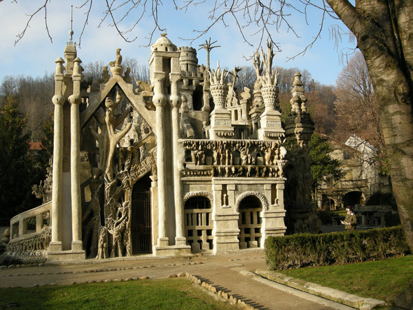 10-most-amazing-buildings-in-the-world-Ferdinand-Cheval-Palace-a_k_a-Ideal-Palace-France.jpg