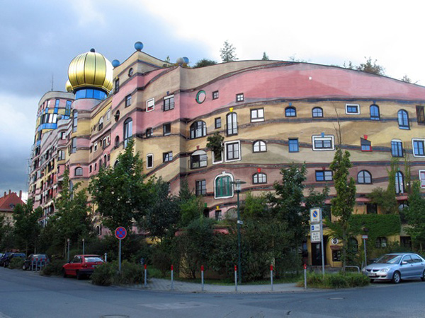 10-most-amazing-buildings-in-the-world-Forest-Spiral-Hundertwasser-Building-Darmstadt-Germany.jpg