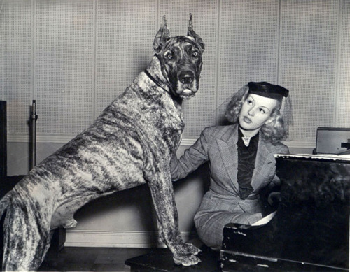 Betty Grable, 1938,.jpg