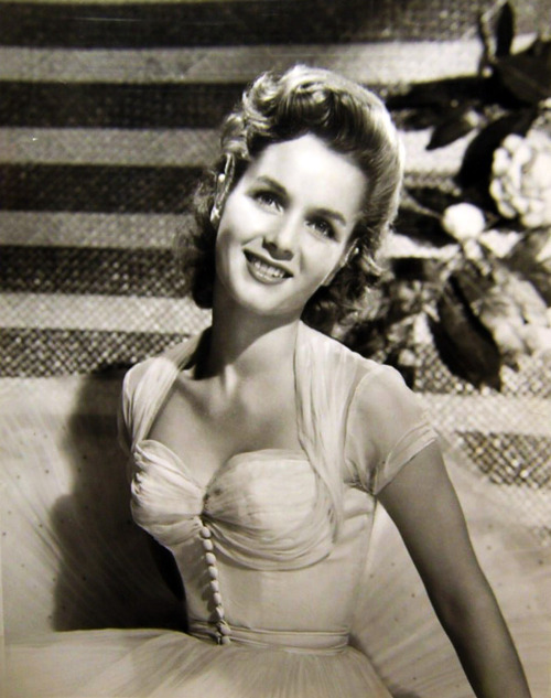 Debbie Reynolds, 1950s.jpg