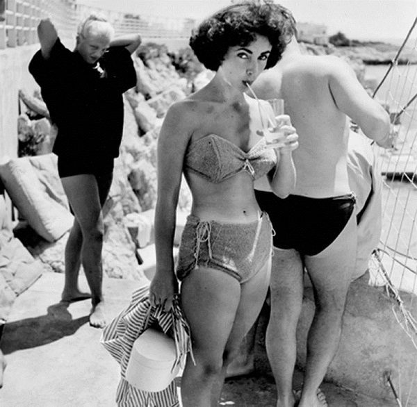 Elizabeth Taylor, Cap d’Antibes, 1949 © Willy Rizzo.jpg