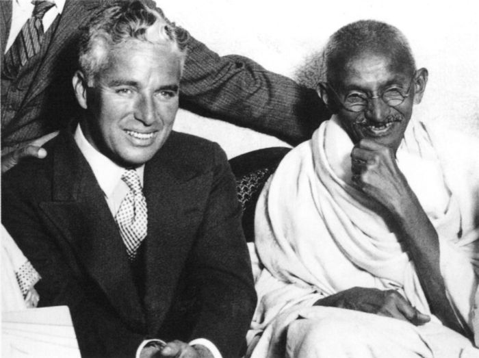 14Charlie Chaplin and Mahatma Gandhi.jpg