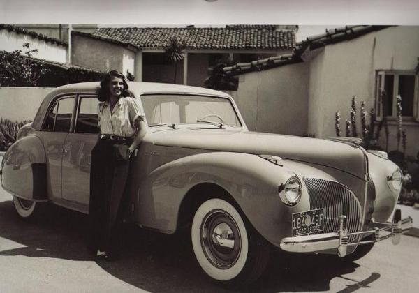 RitaHayworthwithher1941LincolnContinental.jpg