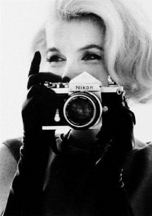 Marilyn-Monroe-with-Nikon-Camera-by-Bert-Stern.jpg