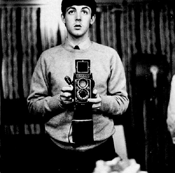 Paul-McCartney-self-portrait-with-a-twin-reflex-camera.jpg
