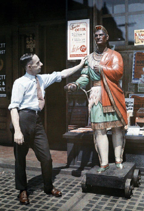 Connecticut-A-tobacconist-poses-next-to-his-statue-of-a-Native-American-Indian-Danbury.jpg