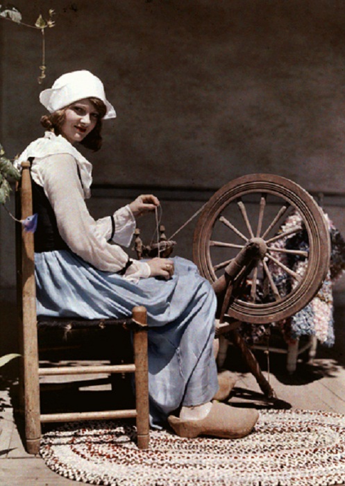 Louisiana-A-girl-sits-spinning-cotton-into-yarn-in-preparation-for-cloth.jpg