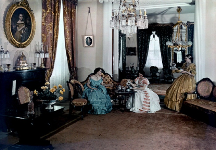 Mississippi-Young-women-have-tea-in-a-French-inspired-mansion.jpg