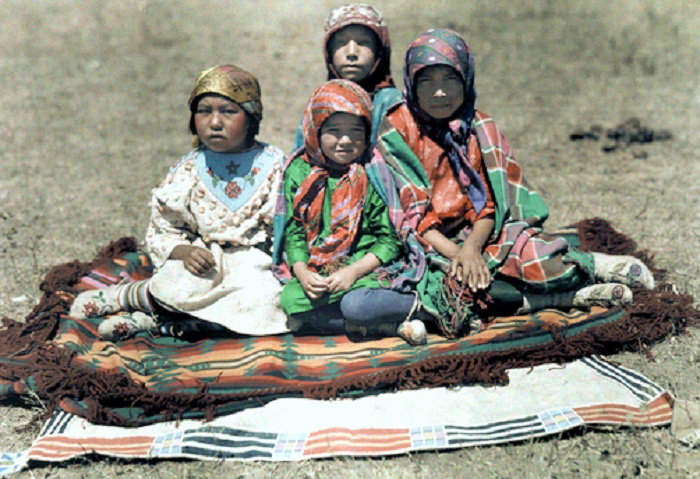 Montana-Native-American-children-pose-on-a-blanket.jpg