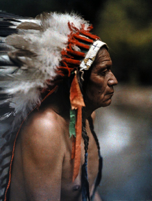 New-Mexico-Portrait-of-a-Taos-Indian-chief-with-war-bonnet-Taos.jpg