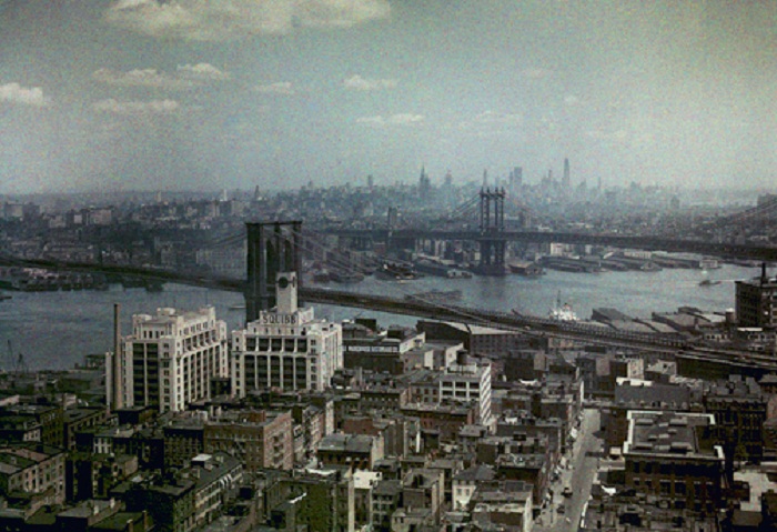 New-York-A-view-of-New-York-Citys-Brooklyn-Bridge.jpg