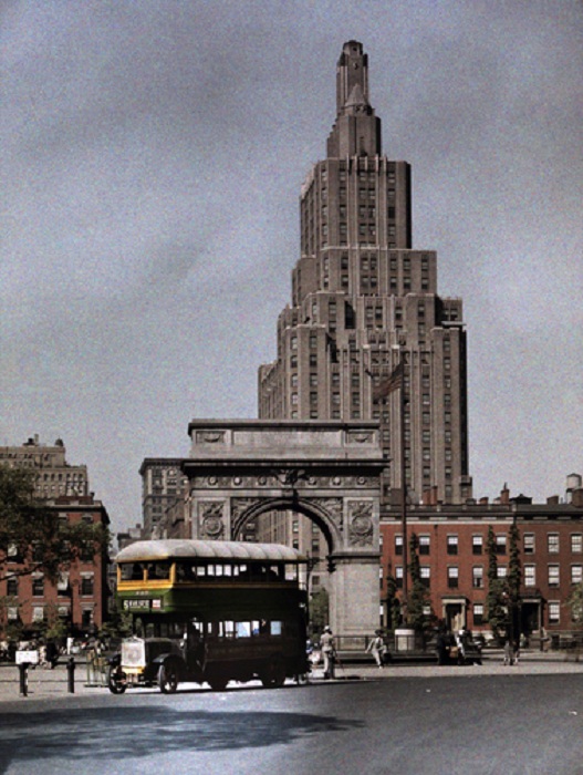 New-York-A-view-of-Washington-Square-at-Fifth-Avenue-New-York-City.jpg