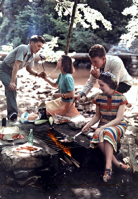 Tennessee-Two-couples-have-a-cookout-in-Cherokee-National-Forest.jpg