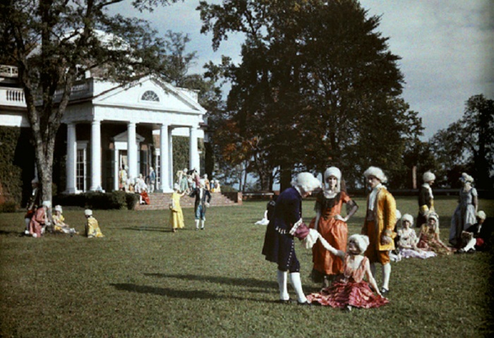Virginia-A-large-group-of-actors-relax-and-talk-on-the-lawn-at-Monticello.jpg