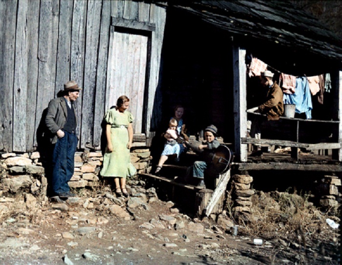 Virginia-A-mountaineer-family-poses-in-front-of-a-cabin-Dark-Hallow-Shannondoah-National-Park.jpg