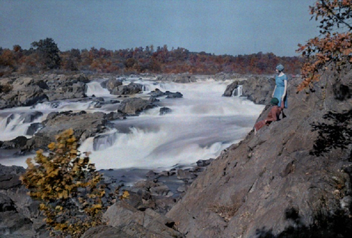 Virginia-A-woman-admires-the-Potomac-running-over-the-boulders-in-Great-Falls.jpg