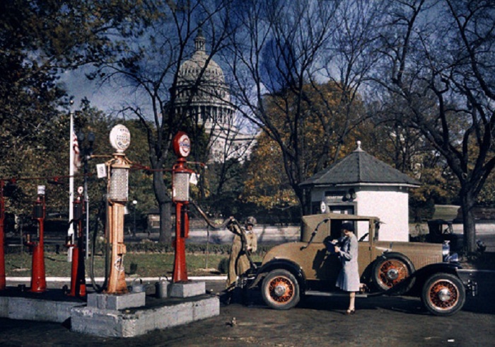 Washington-A-gas-station-in-front-of-the-capitol.jpg