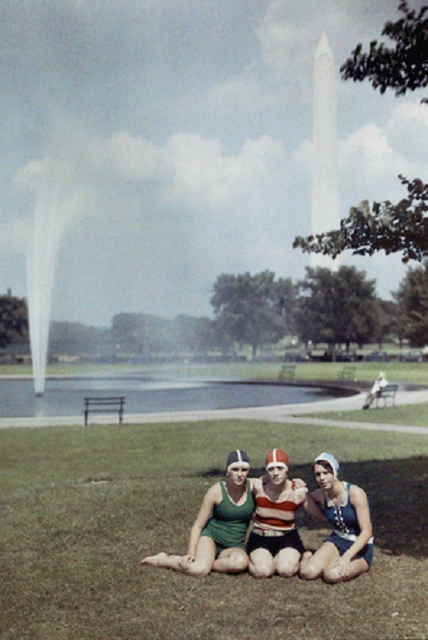 Washington-Three-girls-pose-in-front-of-a-fountain-near-the-Washington-Monument.jpg