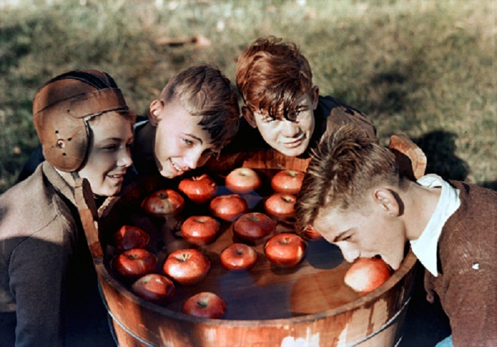 West-Virginia-Four-boys-bob-for-apples-Martinsburg-West-Virginia.jpg