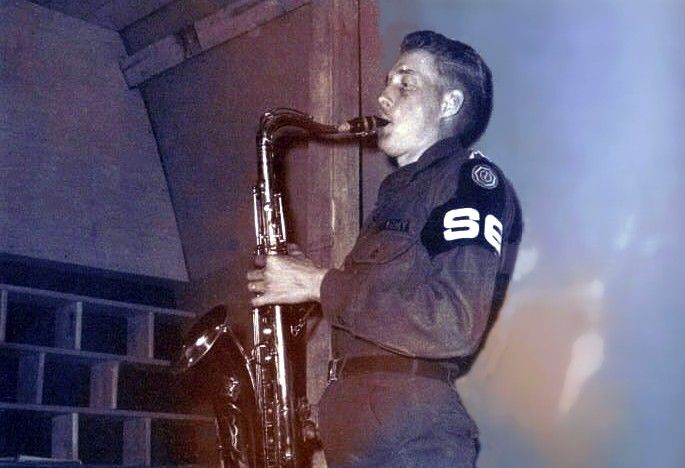 015_-_Murray_Drake_playing_Sax_for_audience_of_1,_Ron_Greathouse,_March_1961.jpg