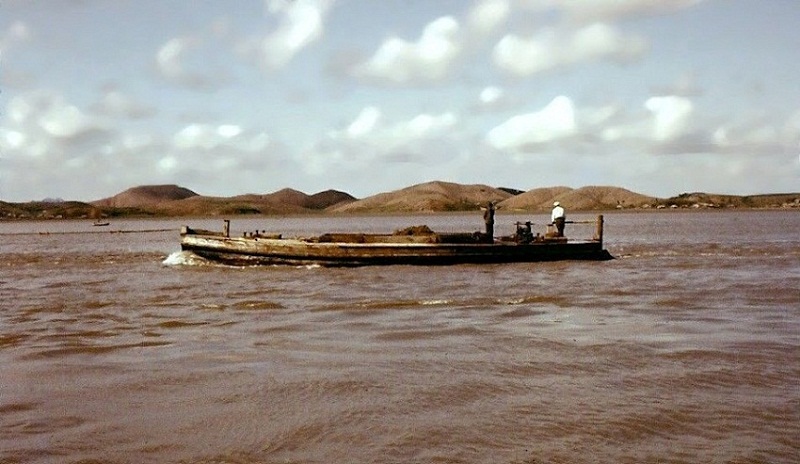 127_-_Kunsan_River_Boat.jpg