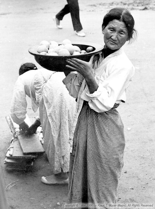 7-woman-offering-fruit-to-bus-riders.jpg
