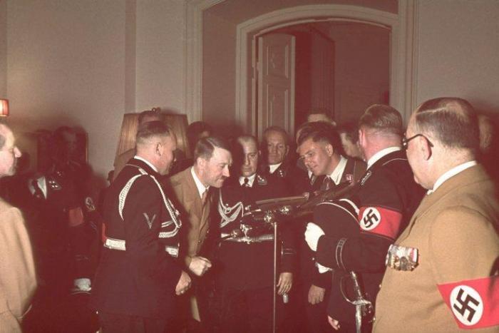 Hitlers_birthday_07.jpg
