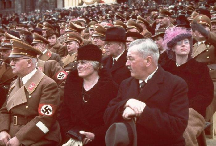 Hitlers_birthday_16.jpg