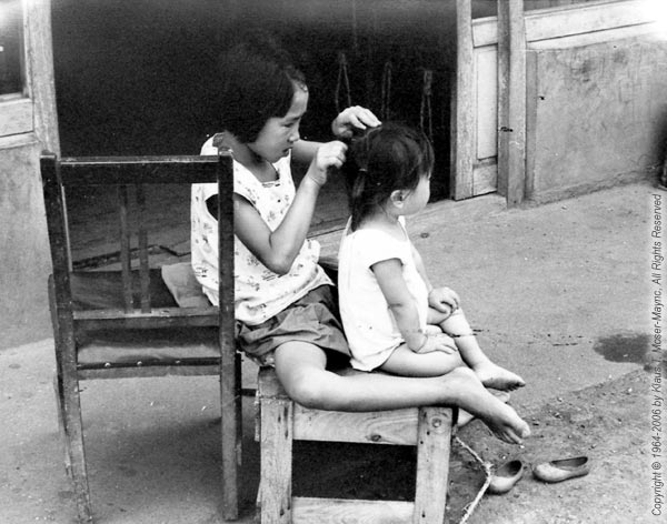 81-girl-grooming-her-younger-sister.jpg