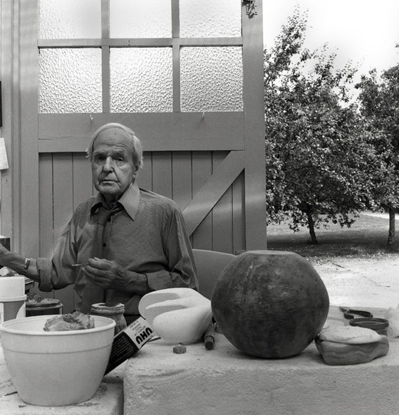 Henry Moore.jpg
