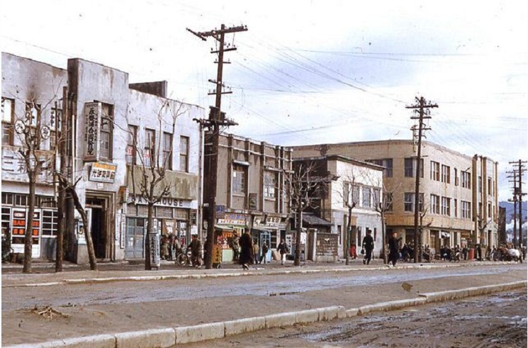 Street scene-Yung Dung Po -March 1953.JPG