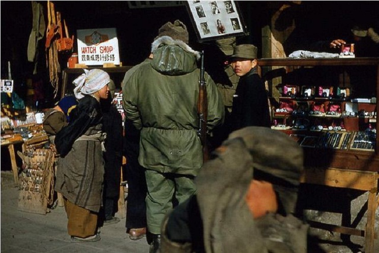 Making a sale-Seoul-Jan 1953.JPG