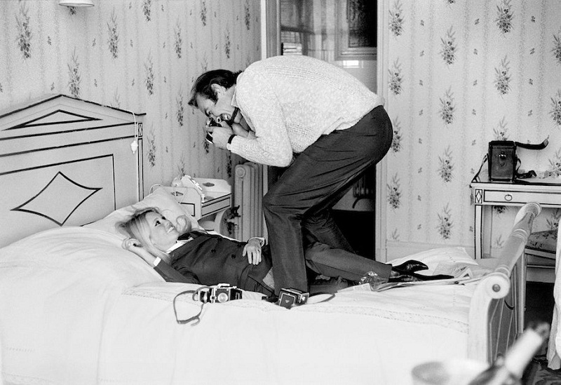 Sean Connery photographs Brigitte Bardot.jpg