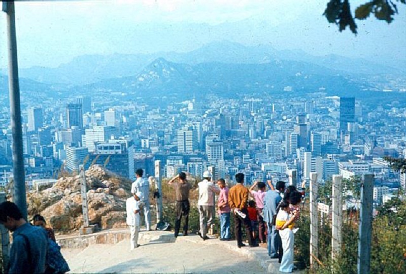 10Seoul from Namsan Park, 1973.jpg
