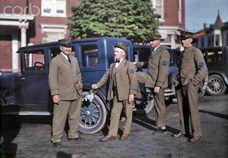 Color Photos of Cars 100 Years Ago (12).jpg