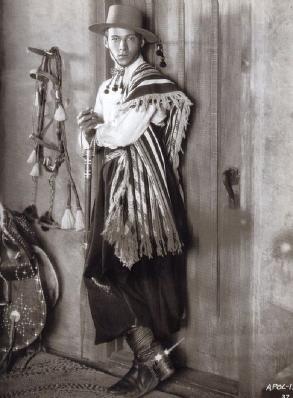 Rudolph-Valentino-in-Four-Horsemen-of-the-Apocalypse-1921.jpg