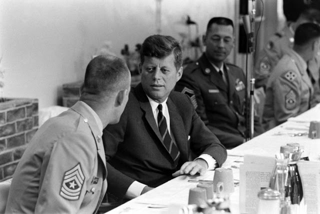 23 President John F_ Kennedy (right) meets with American Army officers during his June 1963 trip to West Germany.jpg