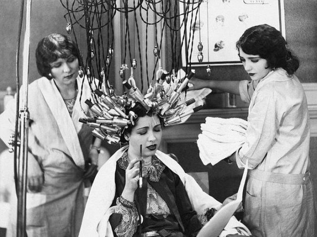 Beauty Shops at the Beginning of the 20th Century (12).jpg