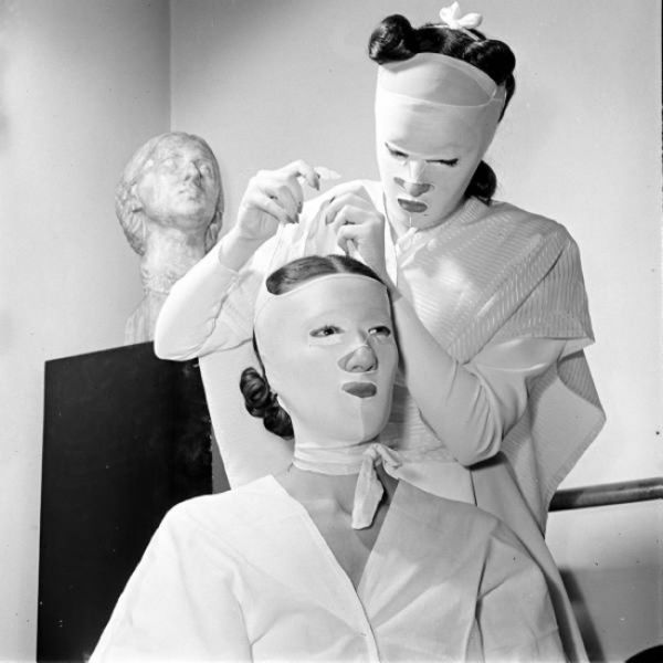 Beauty Shops at the Beginning of the 20th Century (16).jpg