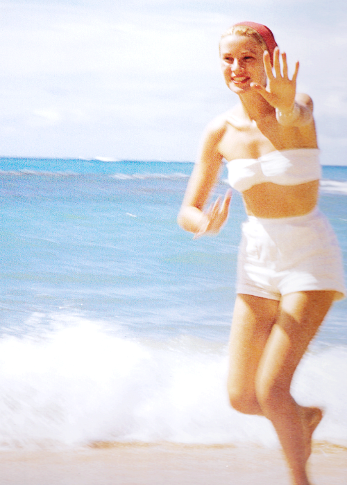 Grace Kelly 1955 Jamaica.png