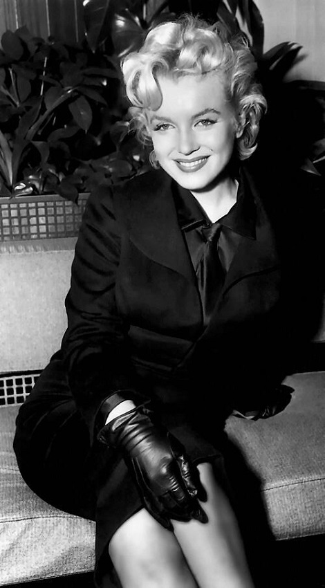 Marilyn Monroe photographed for Life magazine, 1952..jpg