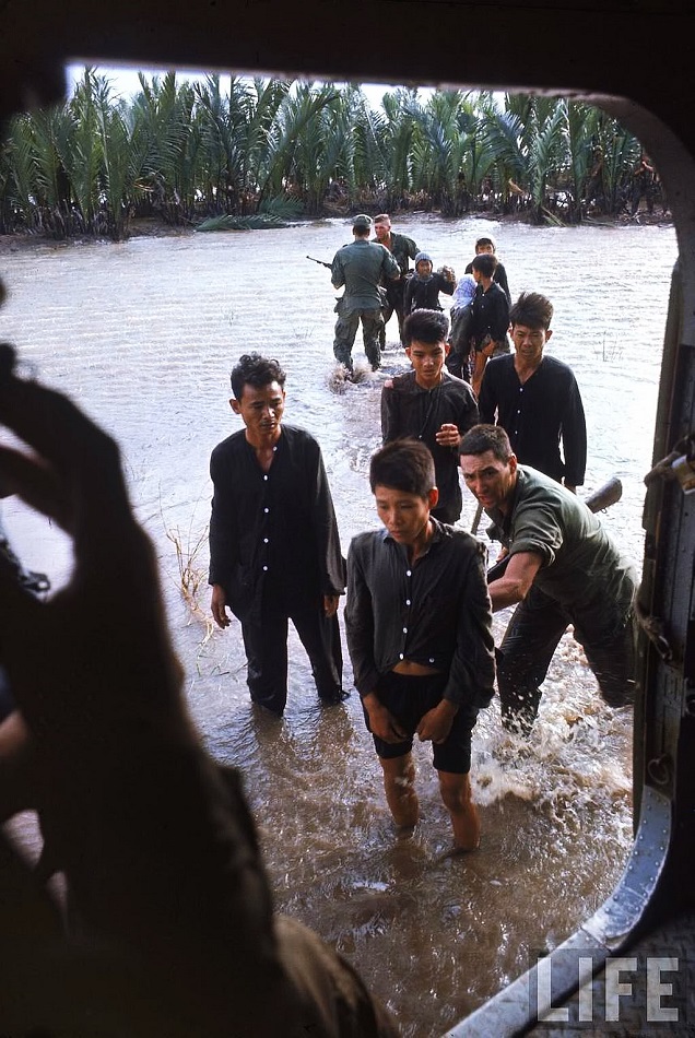 17Vietcong prisoners, Mekong Delta 1967.jpg