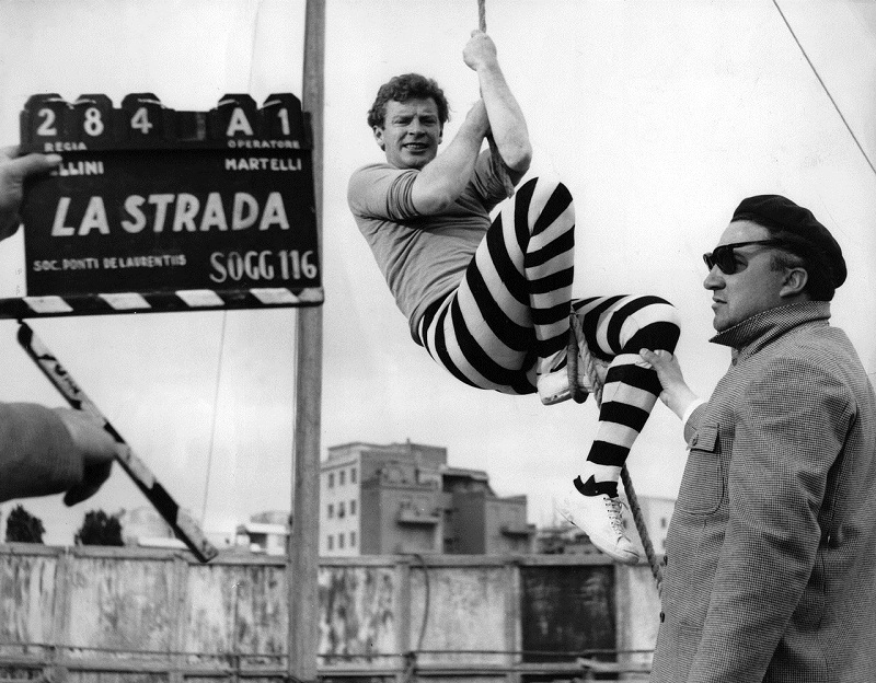 Federico Fellini (with actor Richard Basehart) on the set of La Strada (1954).jpg