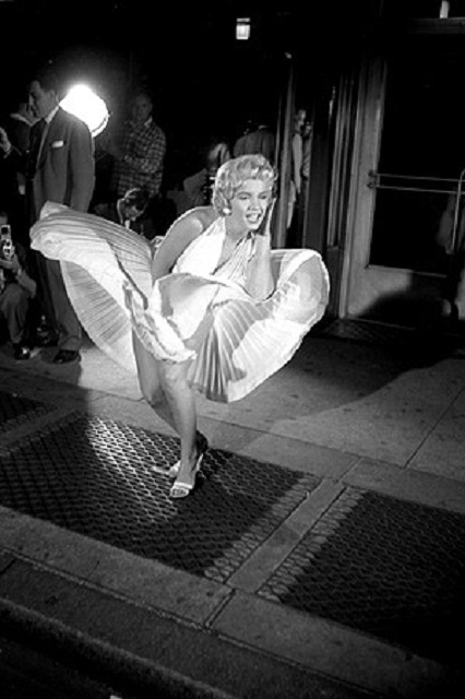 18Marilyn Monroe (Skirt Up 4), 1954.jpg