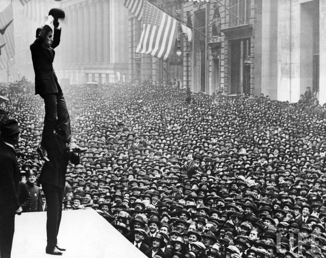 Charlie Chaplin waves to a crowd in 1918..jpg