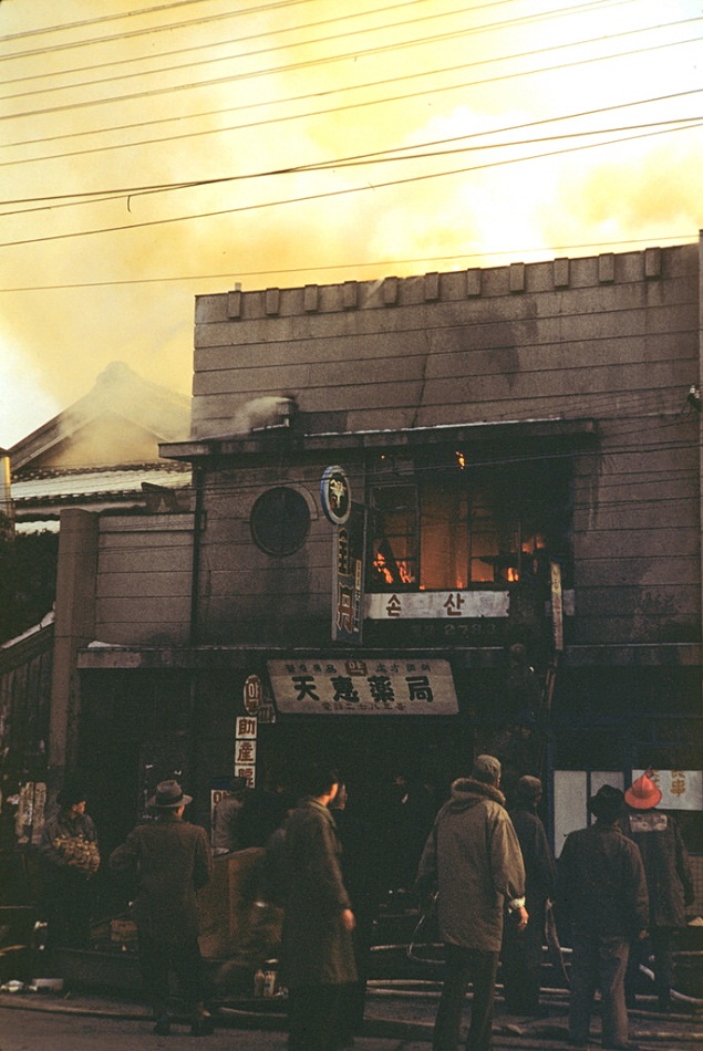 258a Fire in Busan, 1952.jpg
