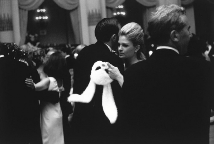 Candice Bergen holding her white bunny mask at Truman Capote’s 1966 Black and White Ball..jpg